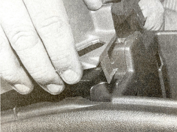 1993-2002 Camaro Firebird center Console removal procedure  Illustration 1